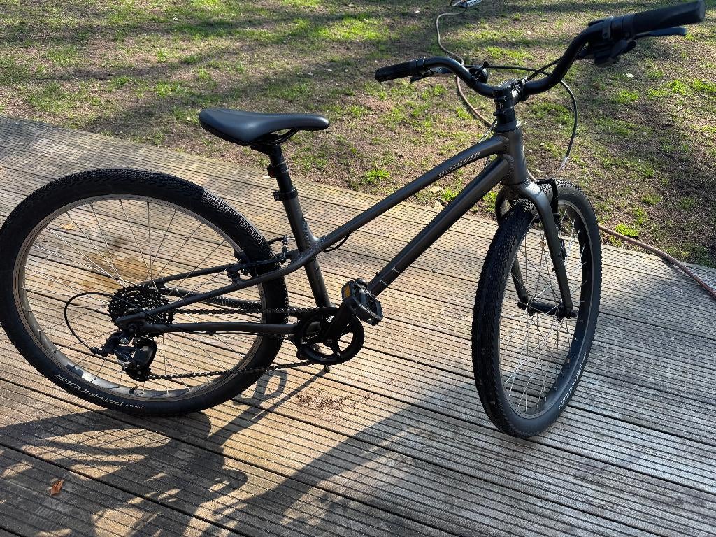 Specialized Jett 24” – Smoke/Flake Silver – Zeer goedestaat, Fietsen en Brommers, Fietsen | Jongens, Versnellingen, Ophalen, Specialized