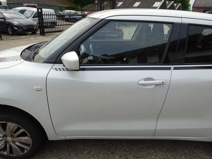 Portier 4Deurs links-voor van een Suzuki Swift (ZVR), Gebruikt, -, Deur, -