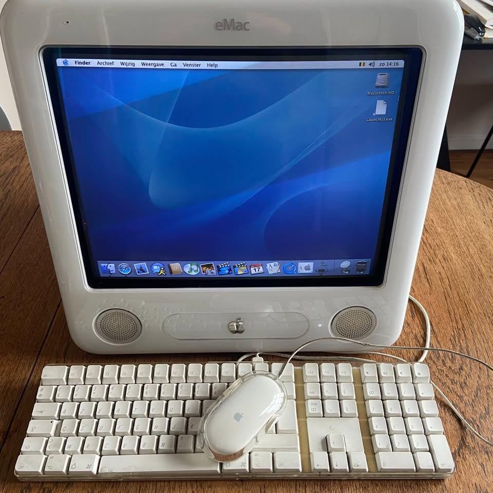 Apple eMac PowerPC G4, Enlèvement, Apple