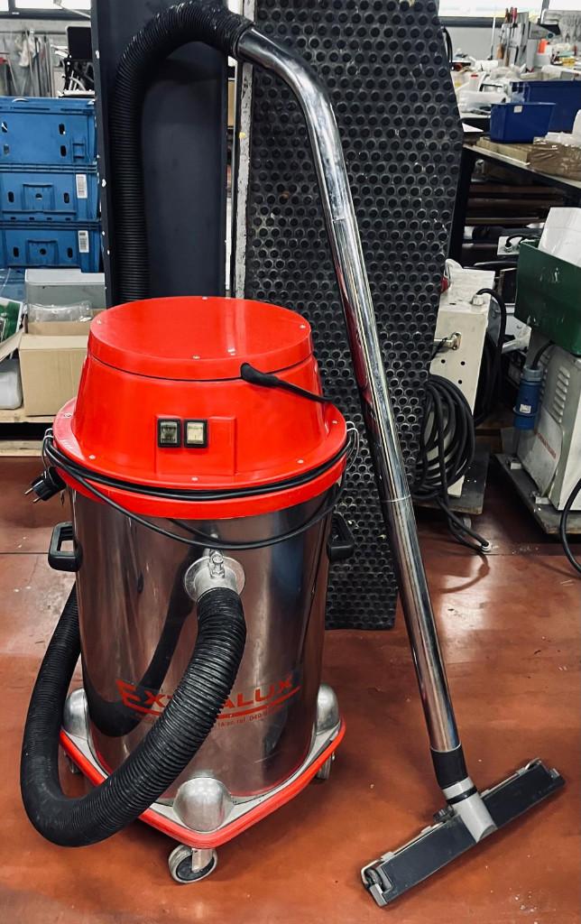 ASPIRATEUR INDUSTRIEL, Electroménager, Aspirateurs, Enlèvement, Utilisé, 2000 watts ou plus, Aspirateur