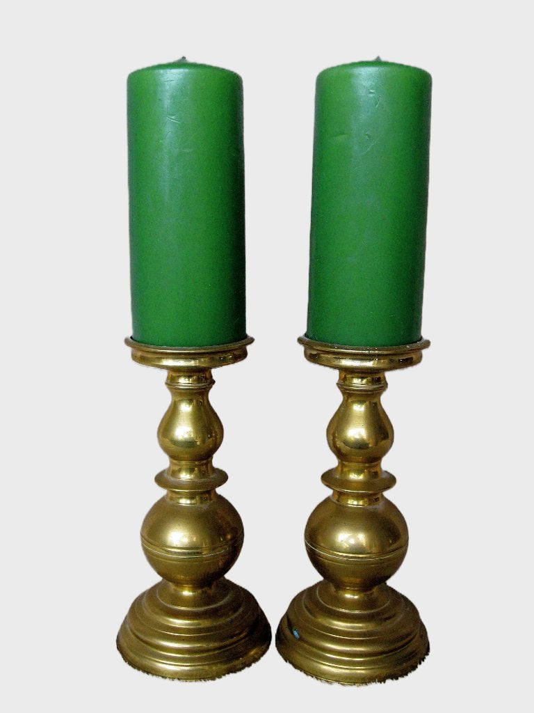 Antieke zwaar koperen kandelaars met dikke waskaarsen, Antiek en Kunst, Ophalen, Koper of Brons