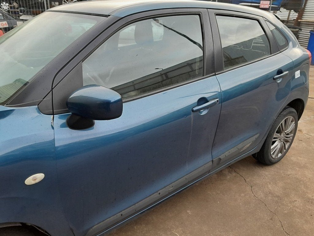 PORTIERRUIT LINKS VOOR Baleno (EW / FW) (|84502M68P00|), Auto-onderdelen, Suzuki-Allee 7
64625  Bensheim, DE, Gebruikt, Suzuki Deutschland GmbH