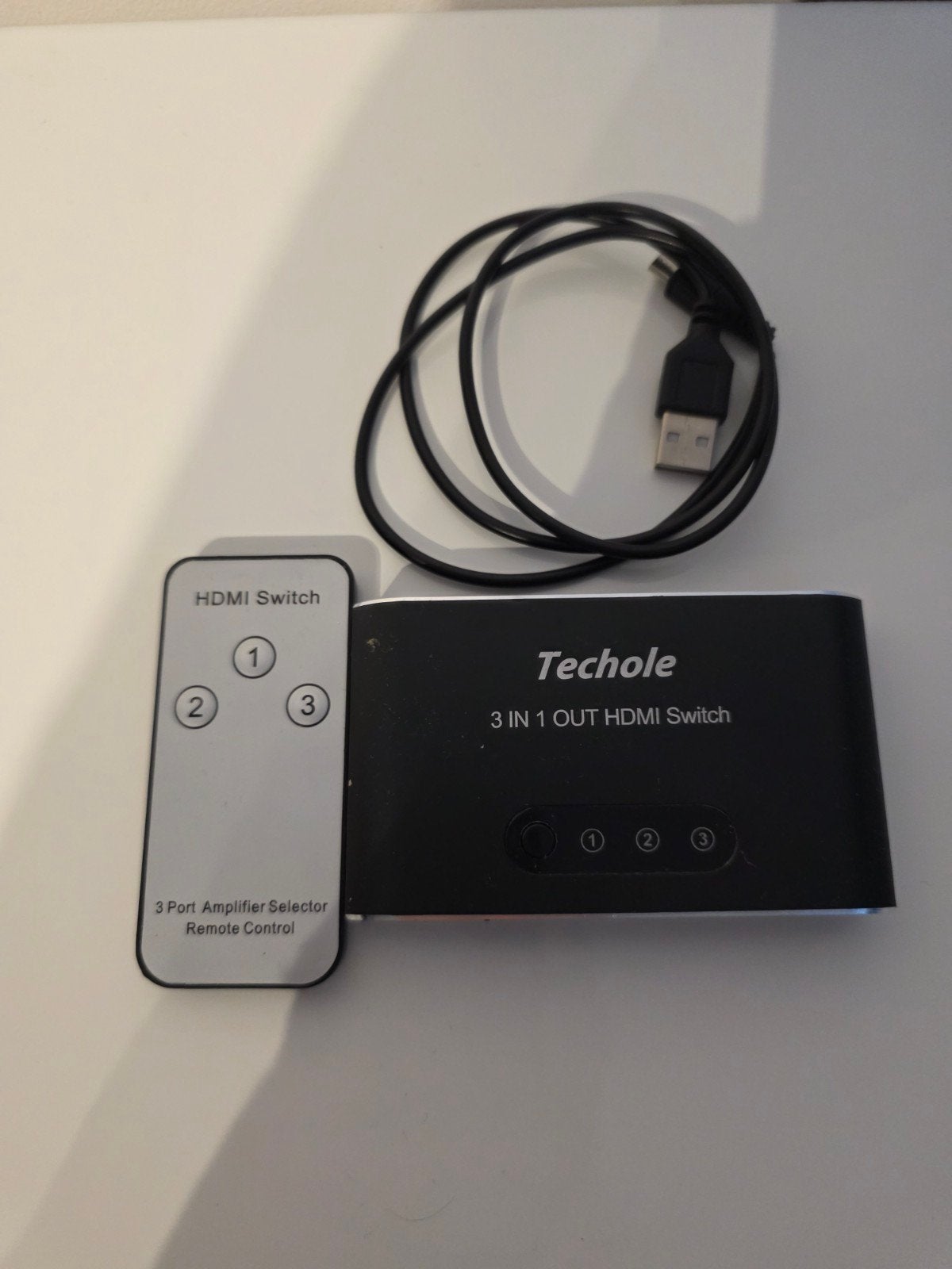 Switch HDMI Techole HS301 3 entrées / 1 sortie avec télécomm, Audio, Tv en Foto, Audiokabels en Televisiekabels, Gebruikt, Overige kabels