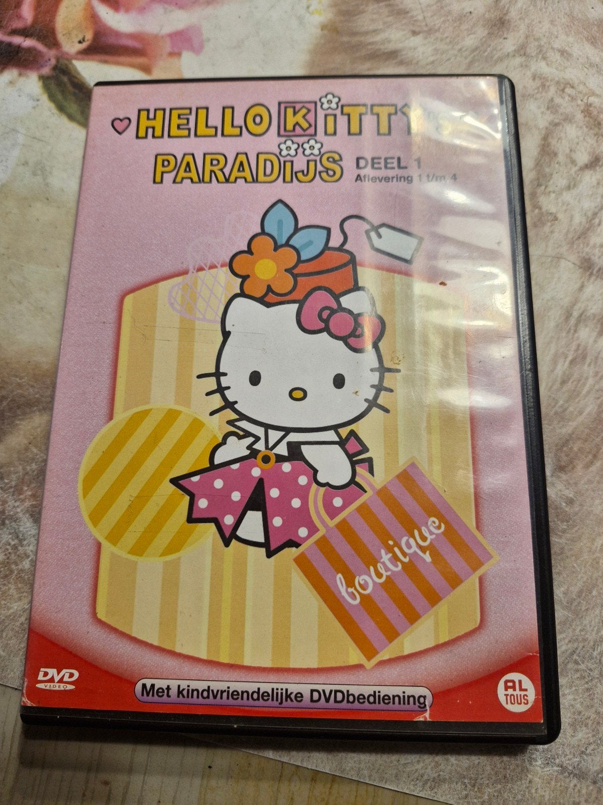 Hello Kitty's Paradis Deel 1, Ophalen of Verzenden, Zo goed als nieuw, Nederlands