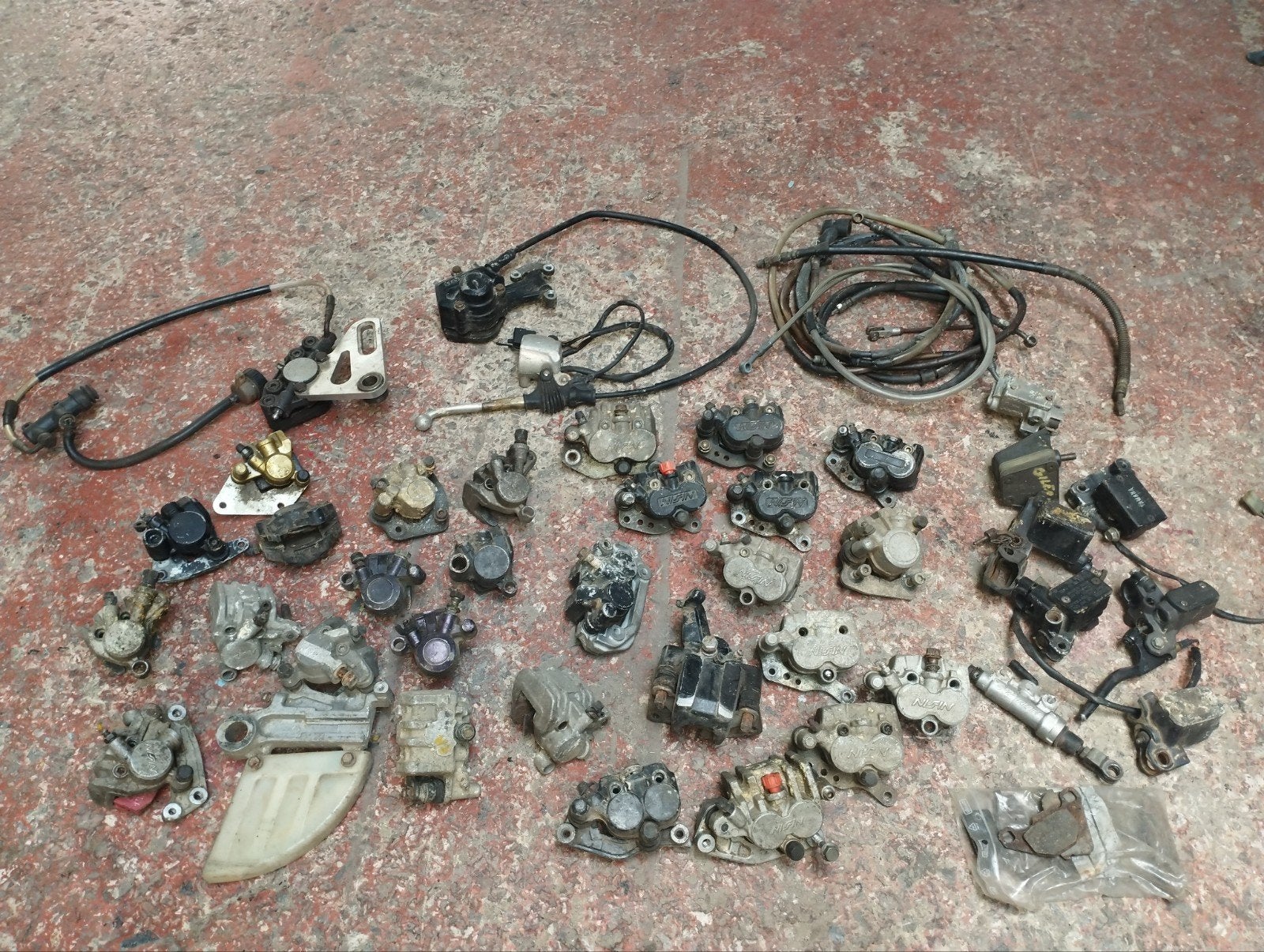 Lot de 30 étriers de frein moto cross vintage, Motos, Enlèvement, Utilisé