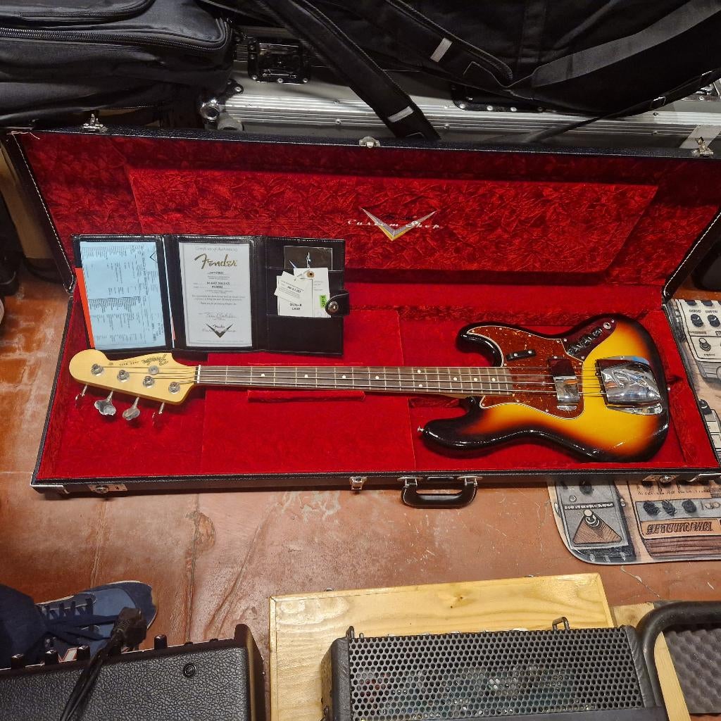 Armoire Fender Custom Shop 64 Jazz Bass Classic 3, Musique & Instruments, Instruments à corde | Guitares | Basses, Comme neuf