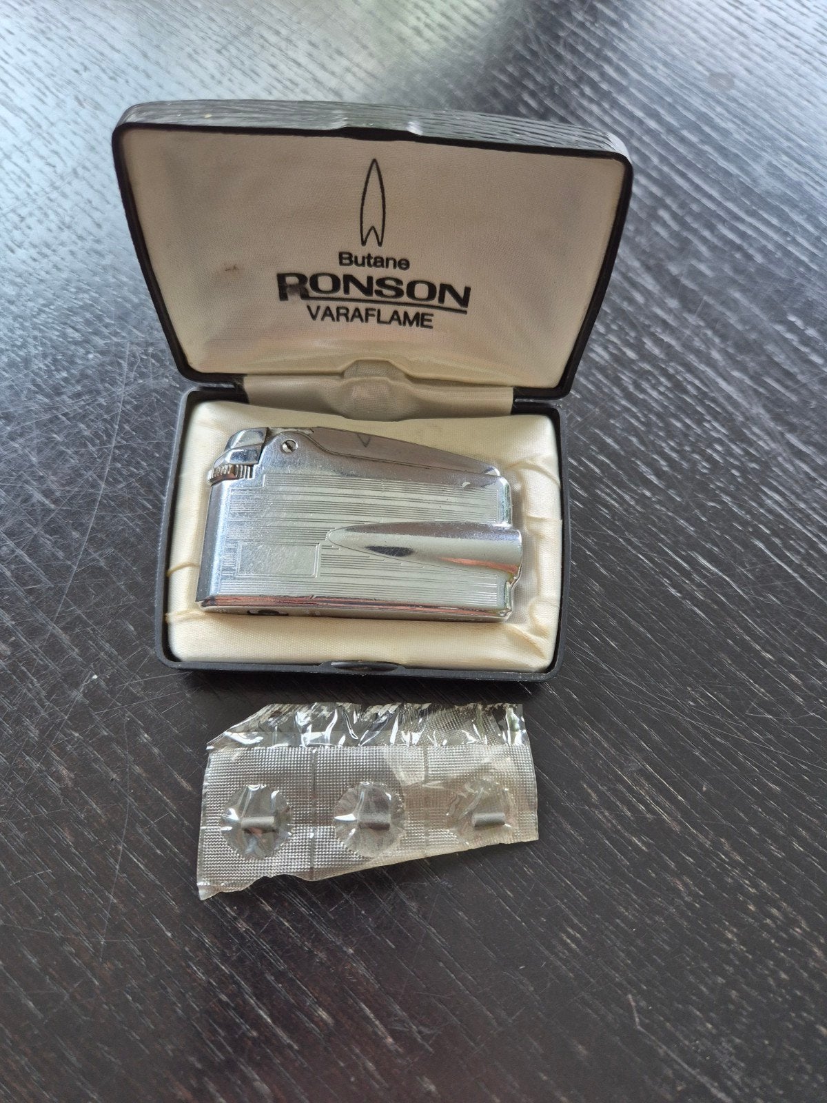Ronson aansteker, Ophalen, Zo goed als nieuw