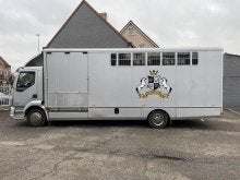 DAF LF Paardenvrachtwagen voor 5 paarden, Autos, Camions, Entreprise, Achat, Peinture métallisée, Radio, DAF, Diesel, Euro 3, 5 portes