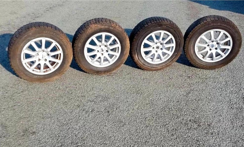 Belles jantes en alliage pour Toyota avec pneus 215/70-16, Pneus et Jantes, 16 pouces, Enlèvement, Utilisé