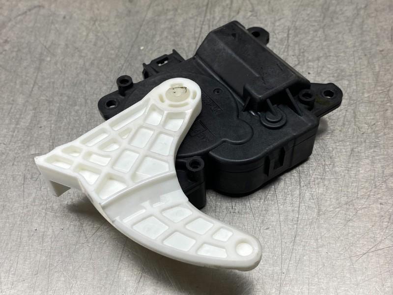 ACTIONNEUR MOTEUR VOLET CHAUFFAGE Toyota RAV4 (A4), Utilisé, Toyota