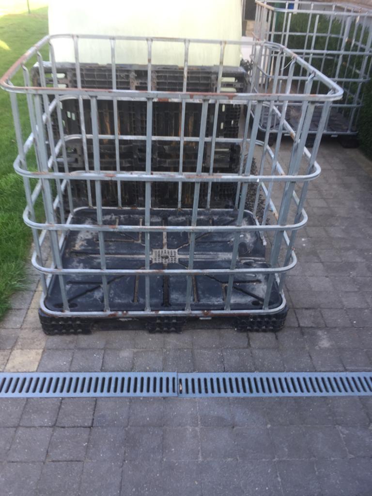 3 IBC kooien te koop op plastieken pallet, Enlèvement, Comme neuf