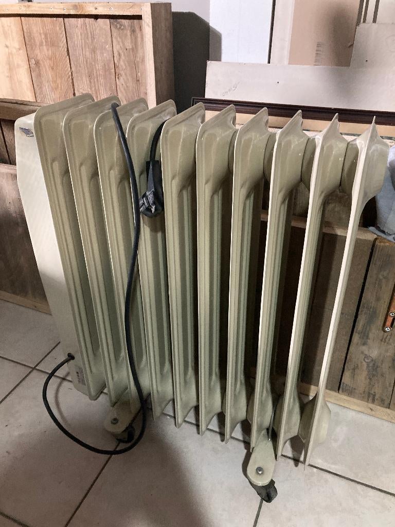 elektrische olieradiator, Doe-het-zelf en Bouw, Verwarming en Radiatoren, 30 tot 80 cm, Minder dan 60 cm, Zo goed als nieuw, 800 watt of meer