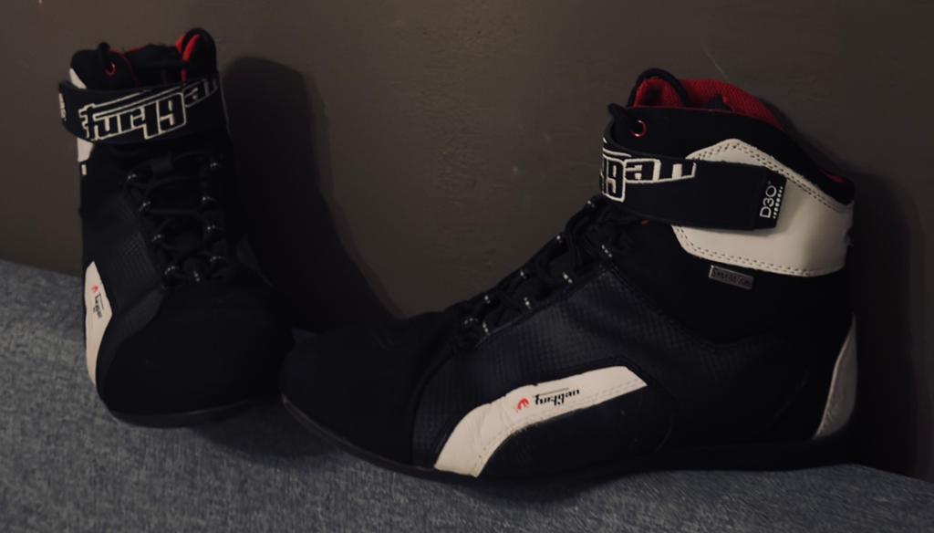 Chaussures de moto taille 45 Furygan Jet D3O Sympatex, Motos, Vêtements | Vêtements de moto, Enlèvement ou Envoi