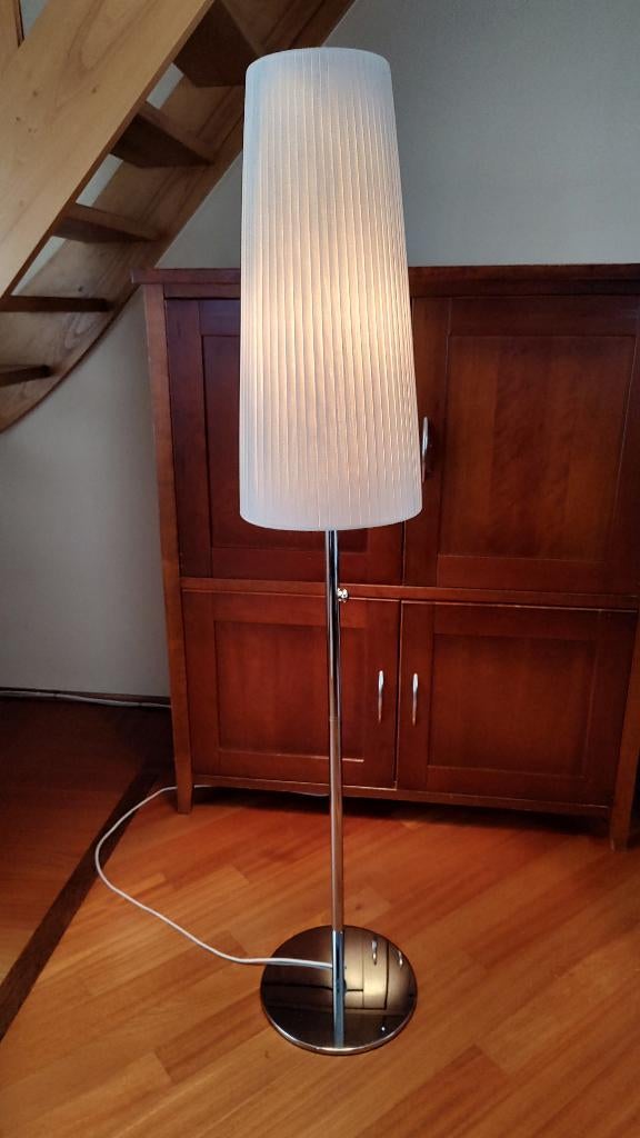 Staande Design Lamp Op Stevige Voet Met Dim Knop, Huis en Inrichting, Lampen | Vloerlampen, Tijdloos design, Ophalen of Verzenden