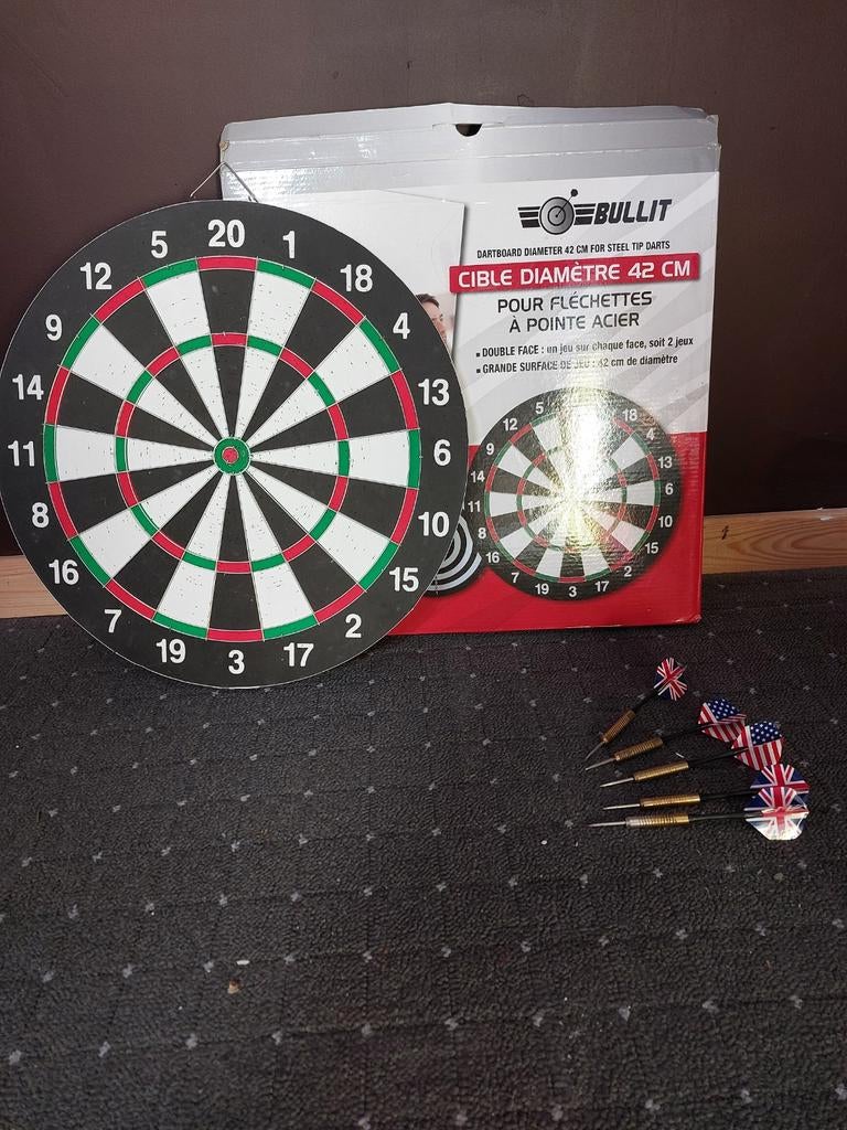 Bullit dartbord met stalen pijltjes, Ophalen, Gebruikt, Dartbord