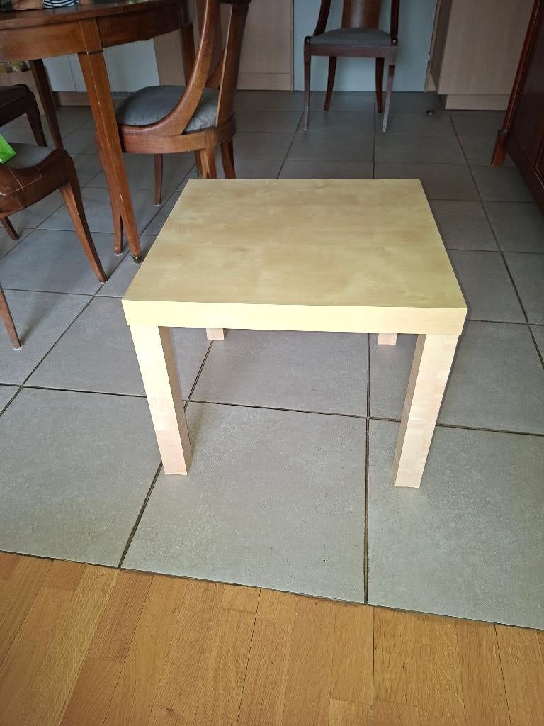 Petite table carrée IKEA et petite table ovale de salon., Maison & Meubles, Tables | Tables d'appoint, Kot étudiant, Moins de 55 cm