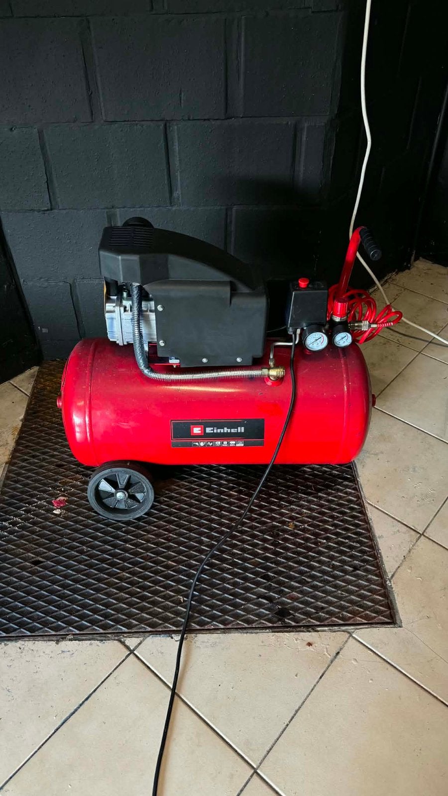 Compresseur 50l max 8bar Einhell, Moins de 200 litres/min, Comme neuf, Enlèvement, 6 à 10 bars
