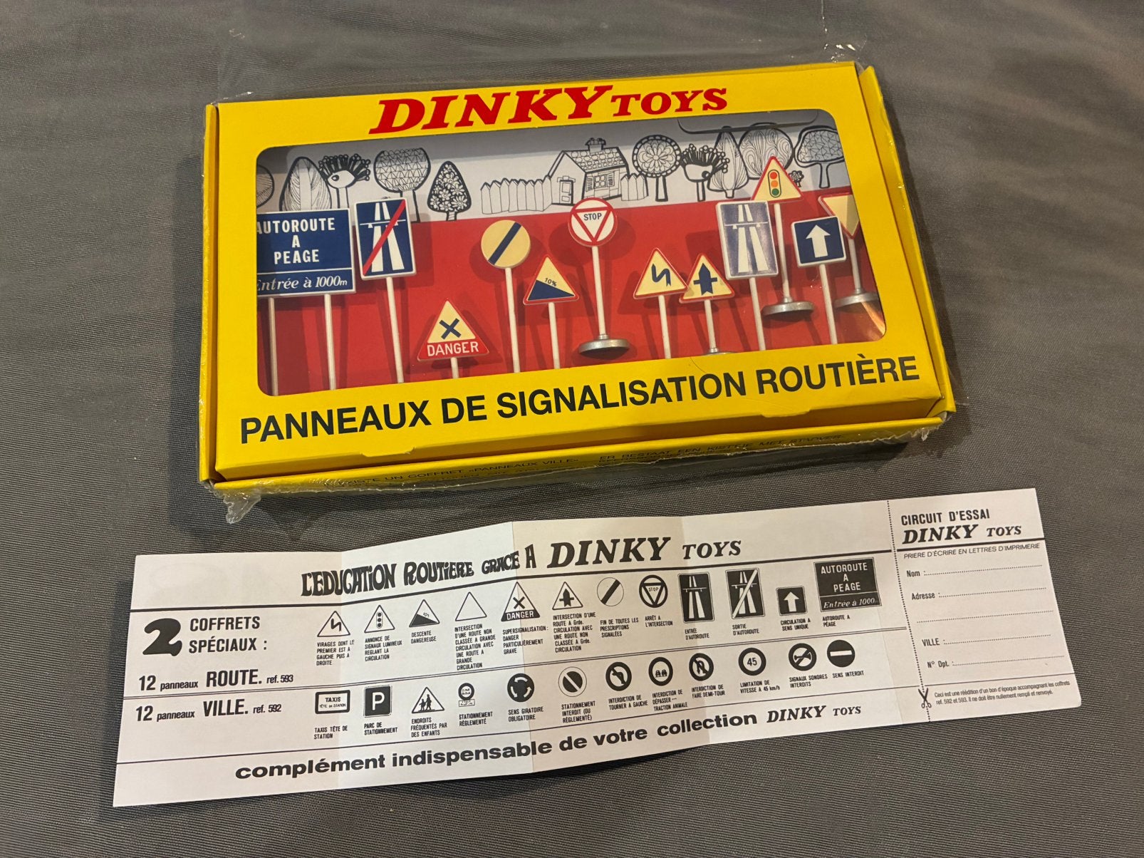 coffret de panneaux de signalisation dinky toys 1/43, Hobby & Loisirs créatifs, Voitures miniatures | 1:43, Enlèvement, Neuf, Autres types