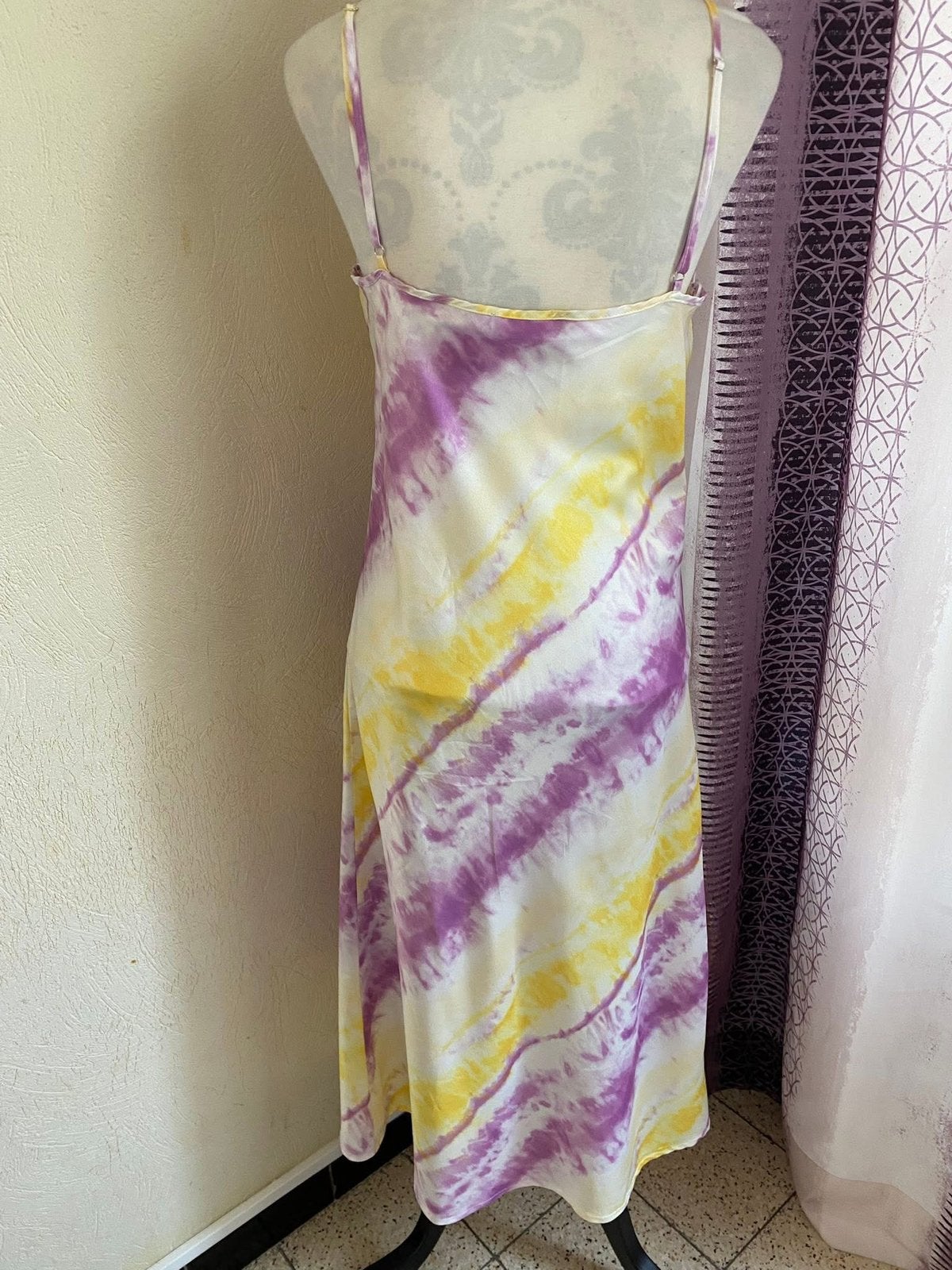 Robe d’été Bershka tie-dye jaune & violette t L petit l, Enlèvement ou Envoi, Comme neuf, Jaune