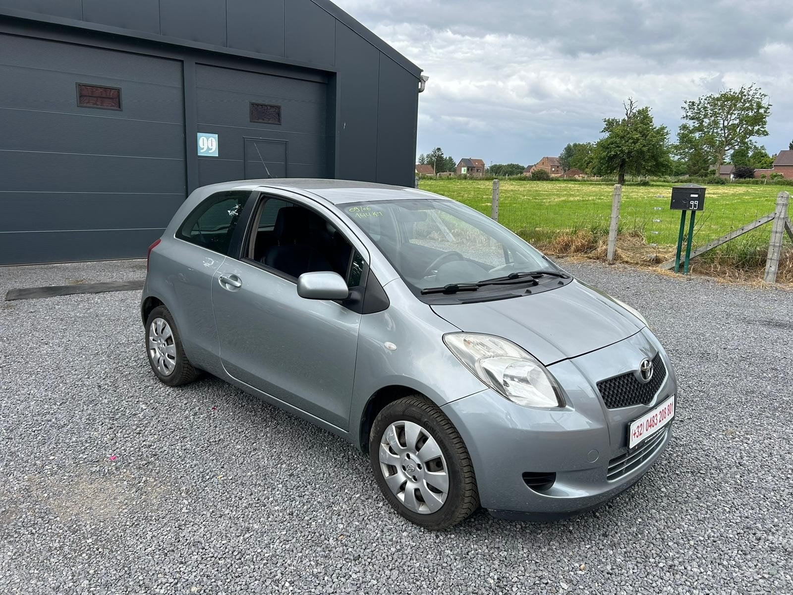 Toyota Yaris 1.0 VVT-i Essence AIRCO 144 000km, Autos, Toyota, Achat, Entreprise, Verrouillage central, Essence