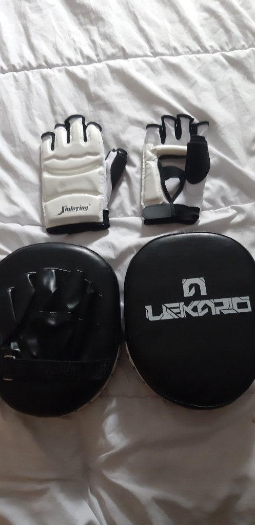 Bokshandschoenen en paddles, Ophalen, Taekwondo, Nieuw, Maat M