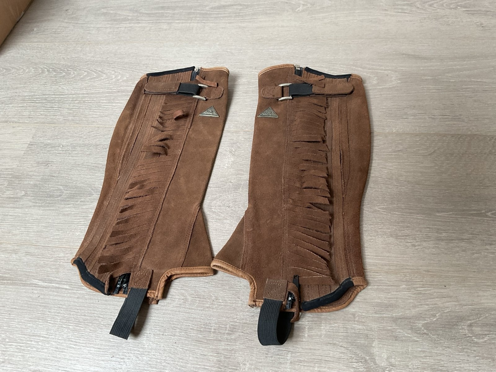 Chaps Mountain Horse Junior/ Large in leder, Ophalen of Verzenden, Zo goed als nieuw