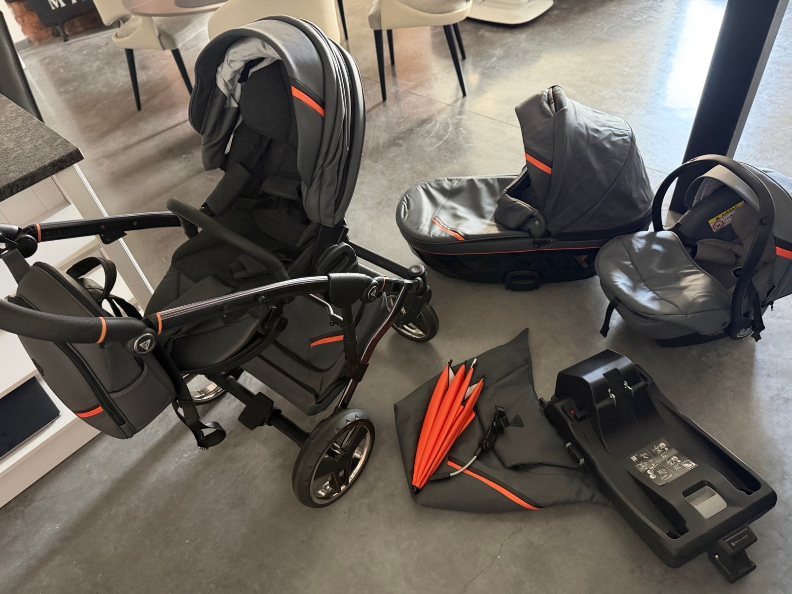 Poussette et tout ses accessoires a vendre urgent, Enlèvement, Comme neuf