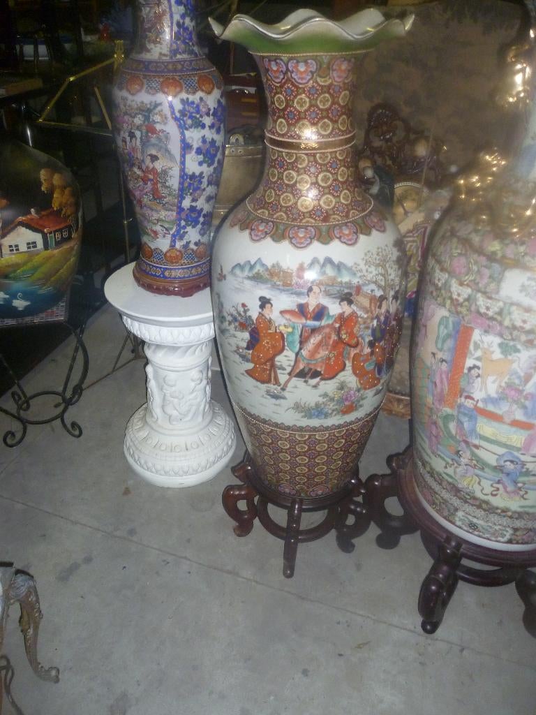 GROOTE CHINEESE VAAR OP SOKKEL, Ophalen