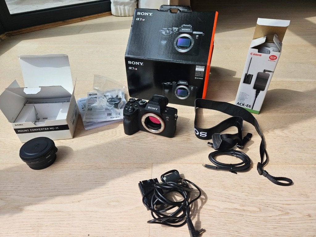 Sony A7R IV + Sigma MC-11 + ACK-E6 AC Adapter Kit, Sony, Comme neuf, Enlèvement, Autres types