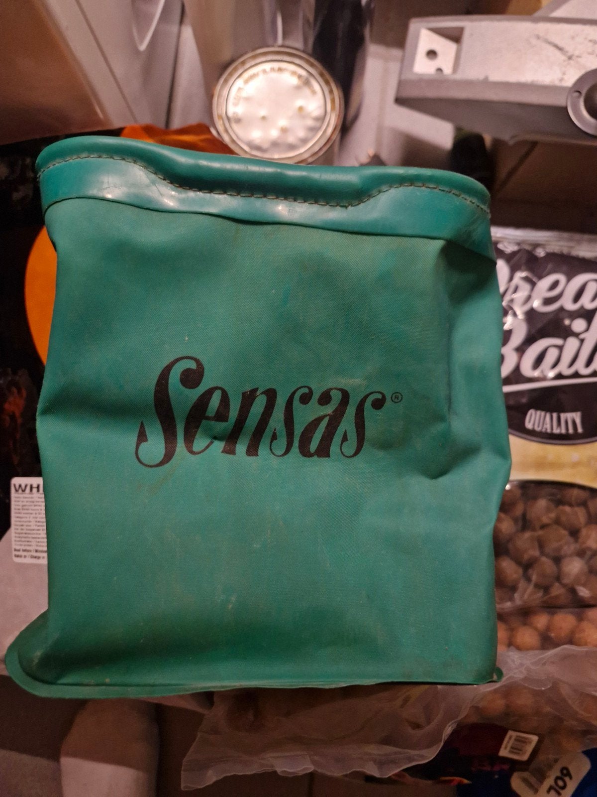 Te koop: 22 gebruikte voerkorven + Sensas aasemmer, Ophalen