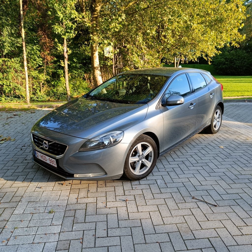 Volvo V40 D2 Kinetic 2015 280 000 km, Autos, Boîte manuelle, Entretenue par le concessionnaire, Autre carrosserie, 5 portes