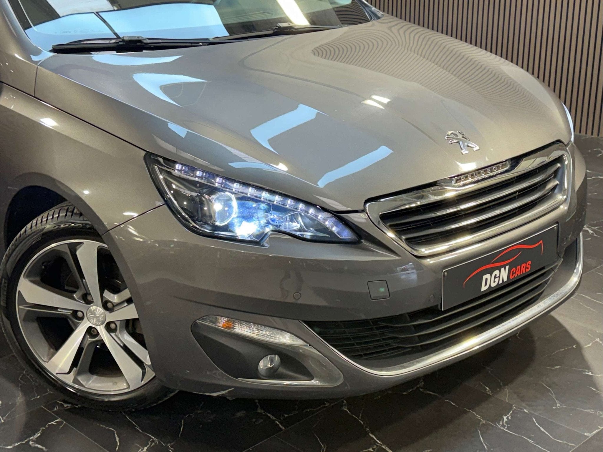 Peugeot 308 308 1.6 BlueHDi Allure STT (bj 2016, automaat), Auto's, Automaat, Stof, Gebruikt, 4 cilinders
