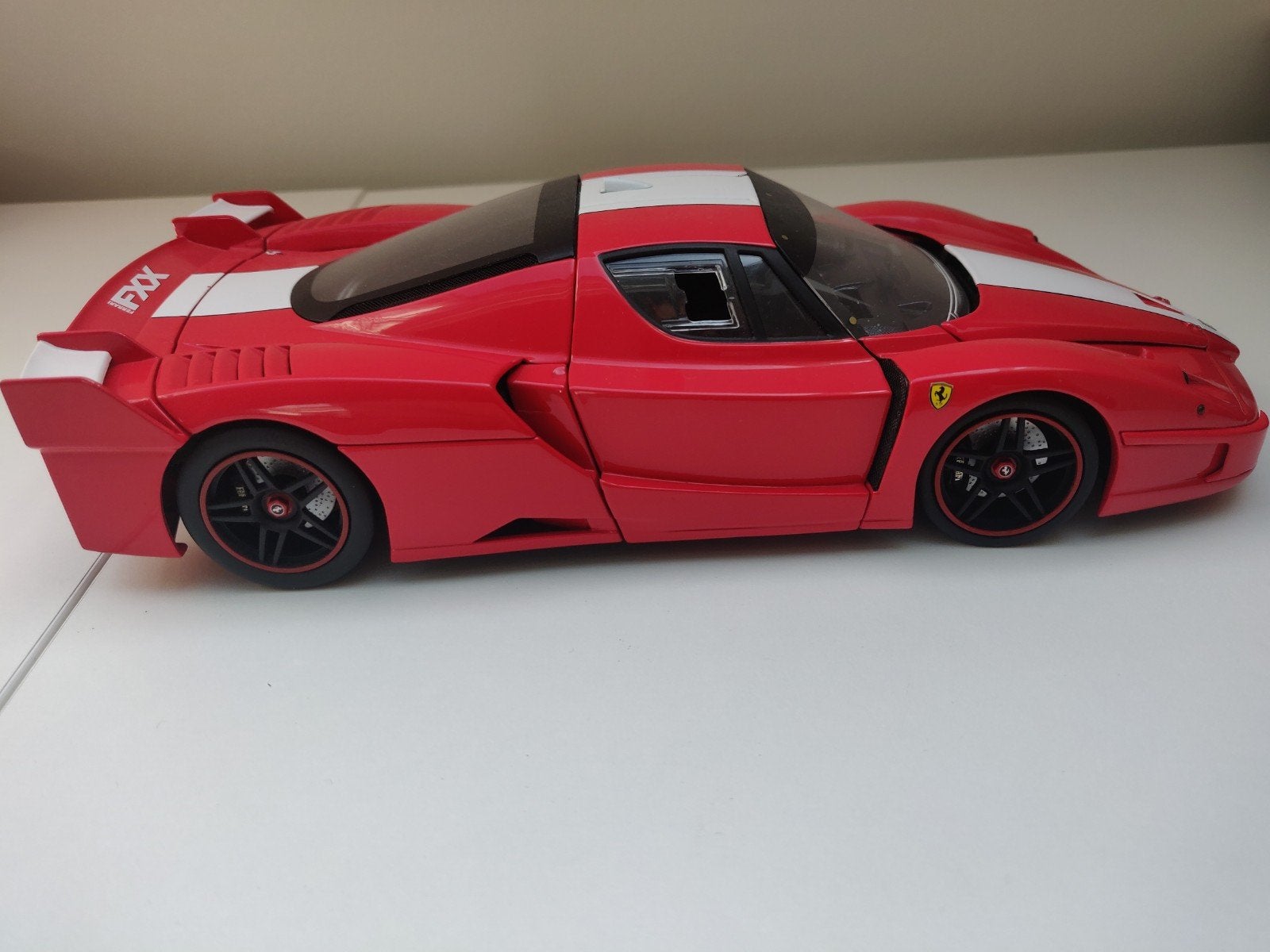 Hot Wheels 1:18 - Ferrari FXX (rouge/blanc), Enlèvement ou Envoi, Comme neuf, Voiture, Hot Wheels