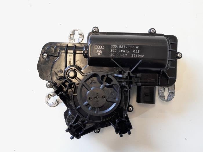 Moteur fermeture auxiliaire hayon d'un Volkswagen Passat, Autos : Pièces & Accessoires, Volkswagen, -, 3 mois de garantie, Utilisé