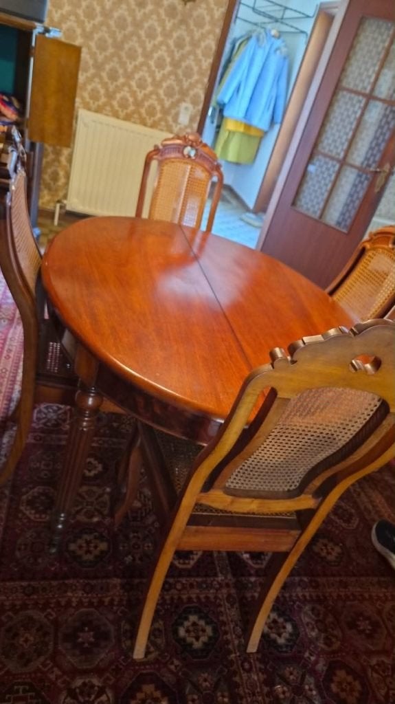 table et chaise, Enlèvement