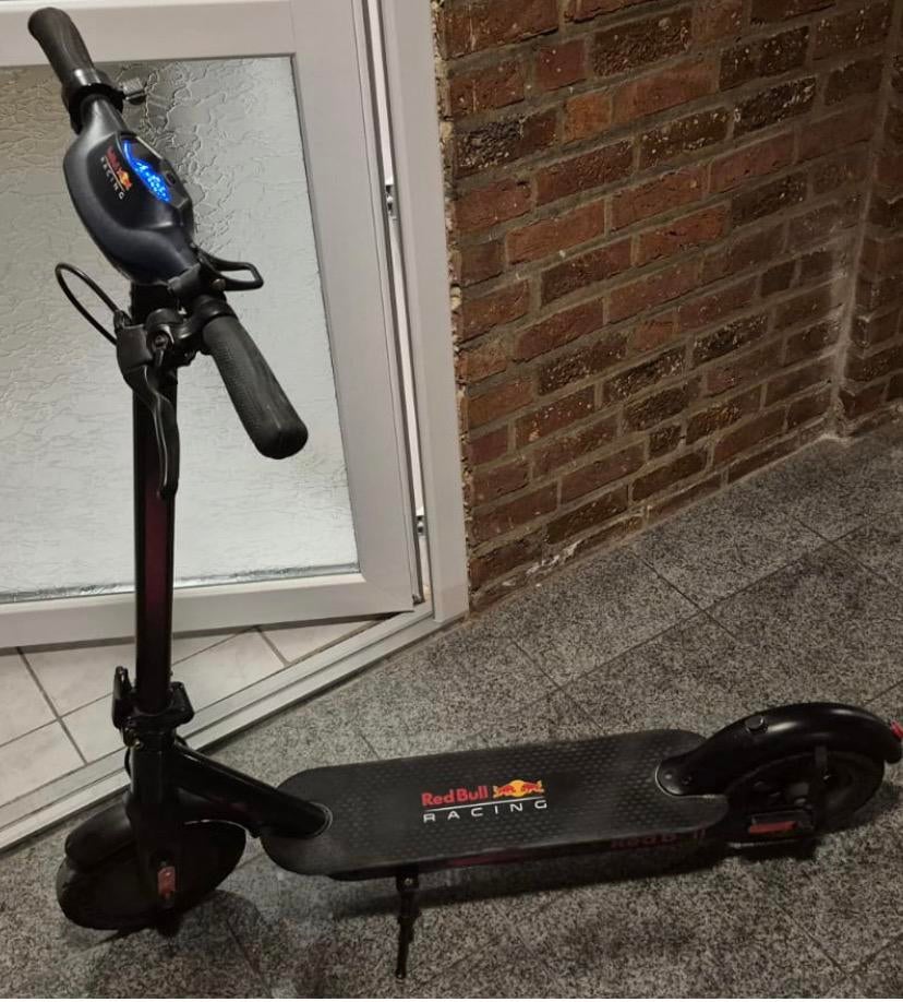Elektrische scooter van het merk RED BULL RACE, Ophalen, Gebruikt