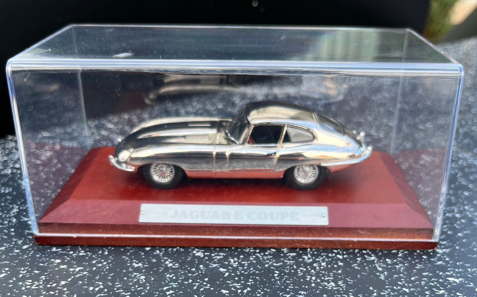 Miniatuur Jaguar E Coupé in display box, Ophalen, Zo goed als nieuw