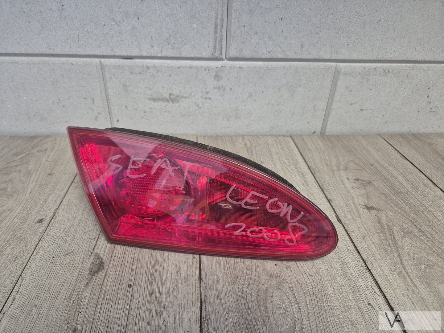 Achterlicht links op klep van Seat Leon 2005 - 2009 €50, -, Utilisé, -, Seat