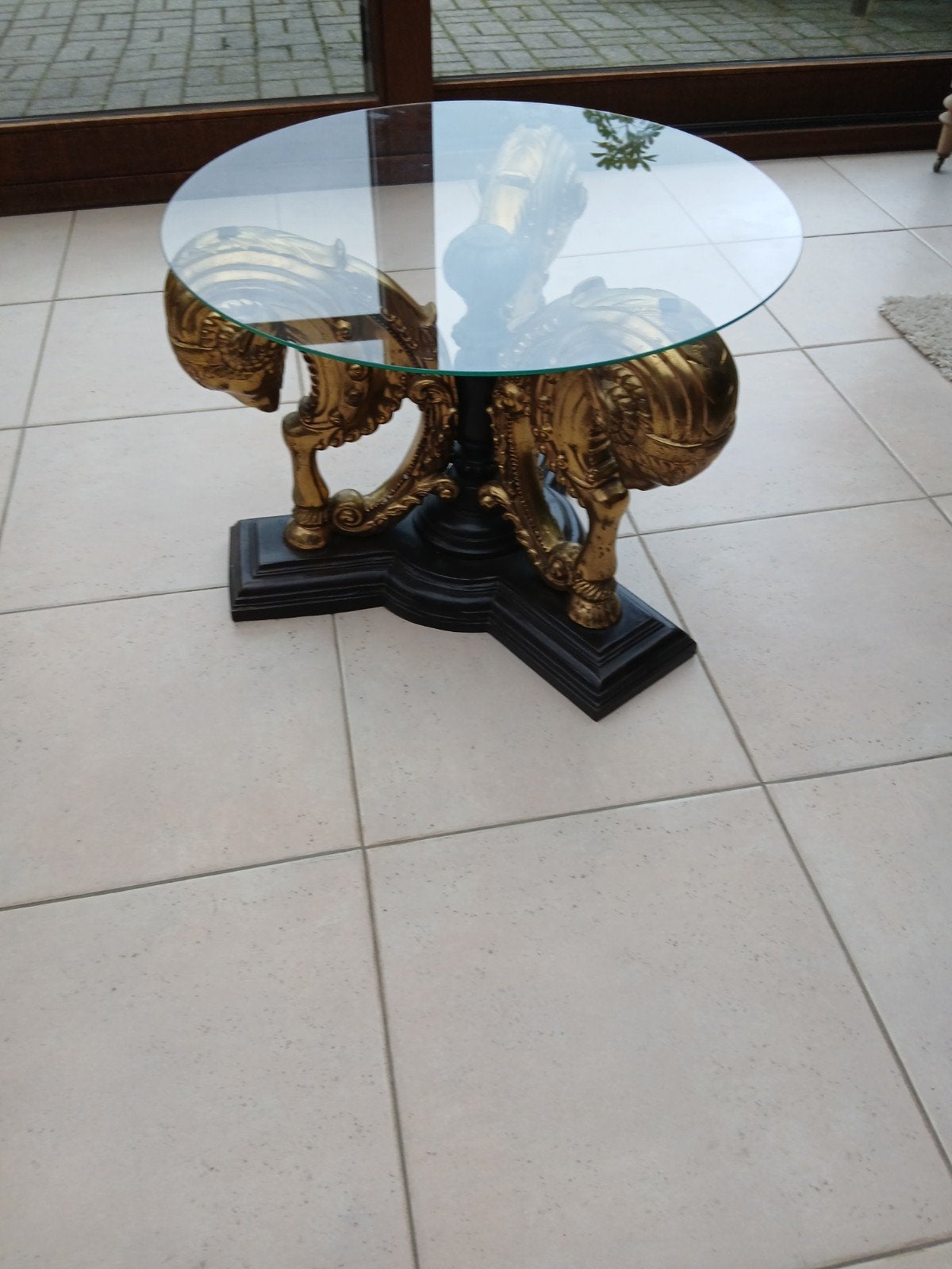 Table ronde Hollywood Regency à têtes de bélier, périod 1970, Enlèvement ou Envoi
