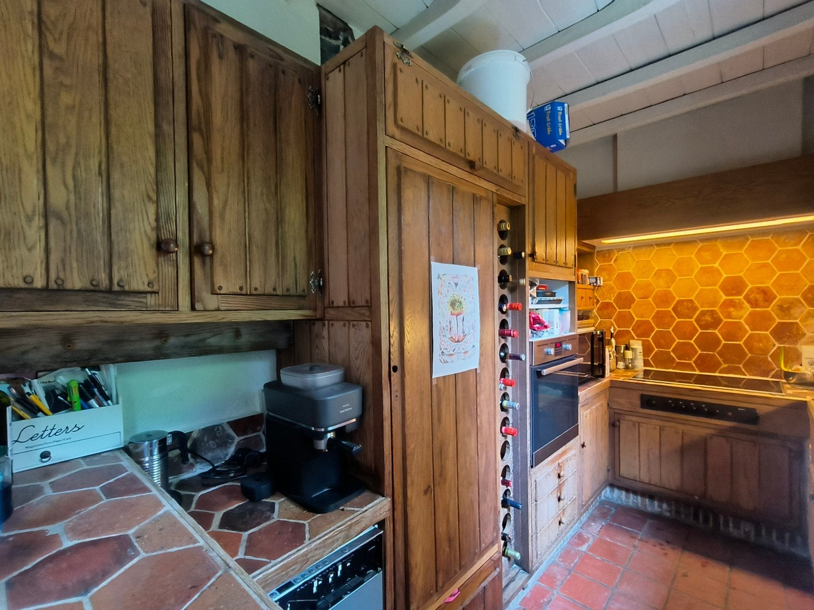 Une cuisine rustique française authentique est proposée, Maison & Meubles, Enlèvement
