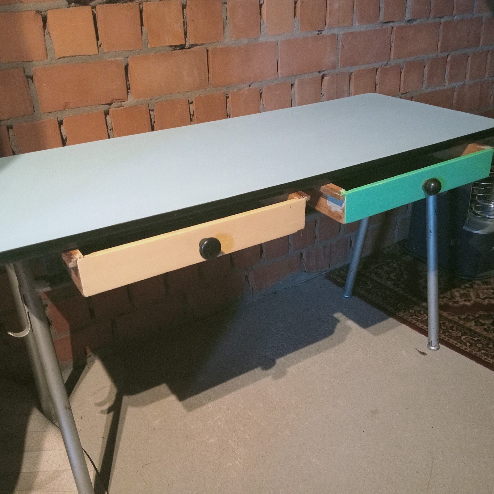 Kinder lessenaar vintage met 2 stoeltjes, Ophalen