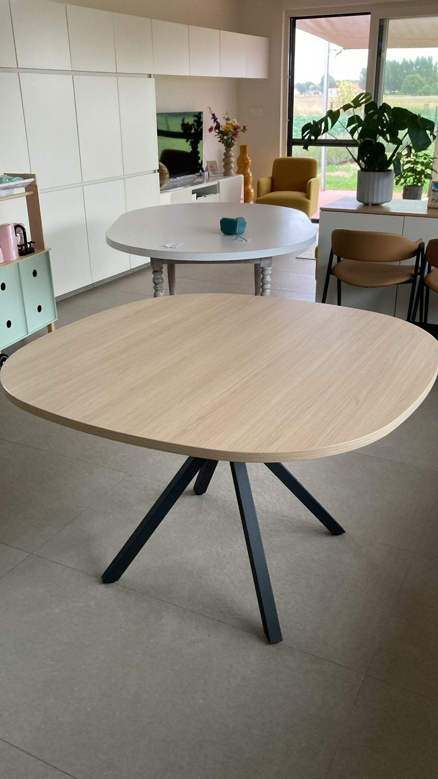 Nieuwe ronde eettafel, Ophalen, Nieuw, Vijf personen of meer, 100 tot 150 cm