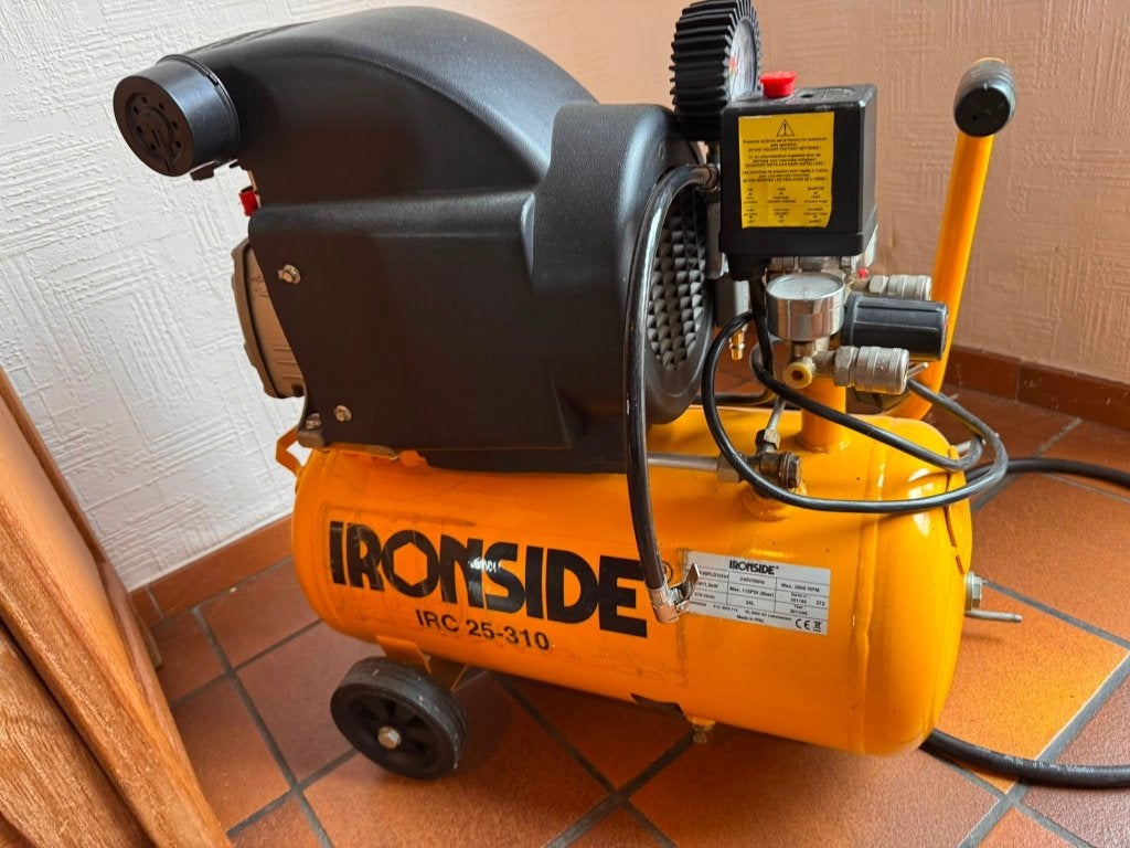 compressor, Doe-het-zelf en Bouw, Compressors, Ophalen, 6 tot 10 bar, Zo goed als nieuw, 200 tot 400 liter/min