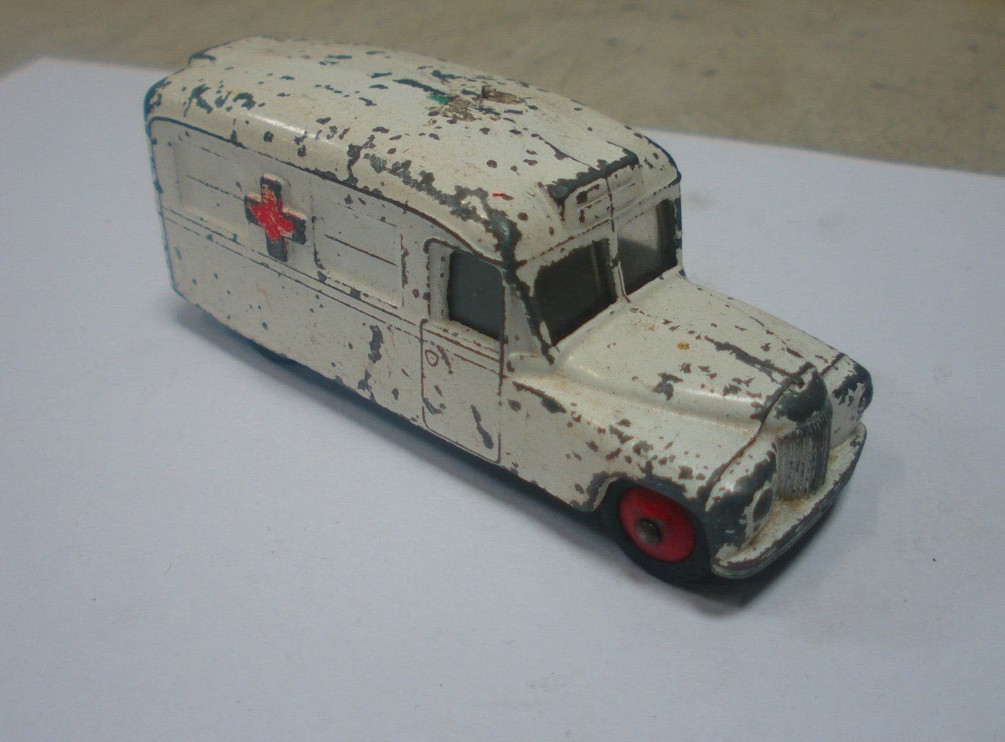 DINKY TOYS 253 DAIMLER AMBULANCE, Gebruikt, -, Ophalen of Verzenden, -
