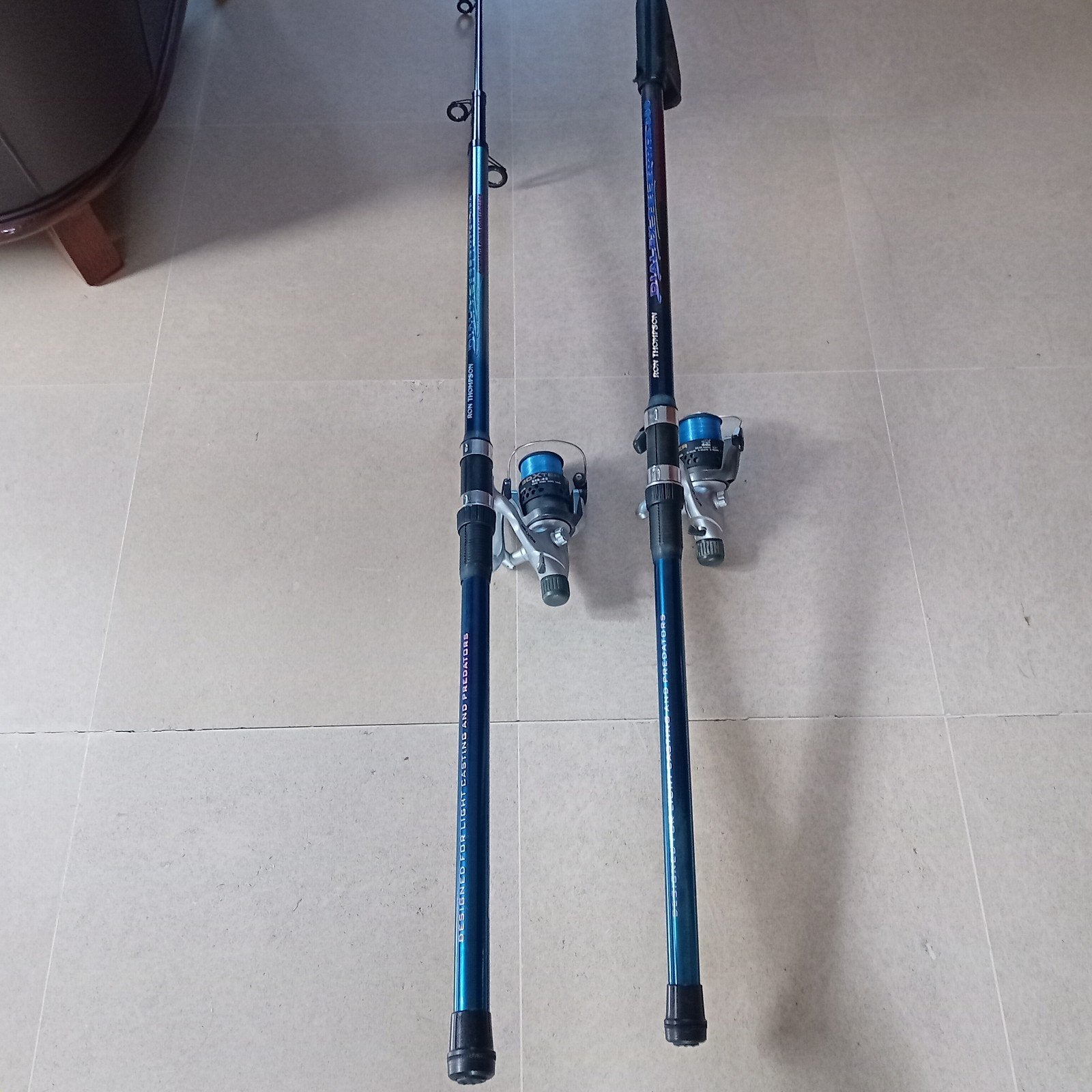 2 nouvelles cannes à pêche Ron Thomps+moulinets Okuma Boxter, Enlèvement, Moulinet