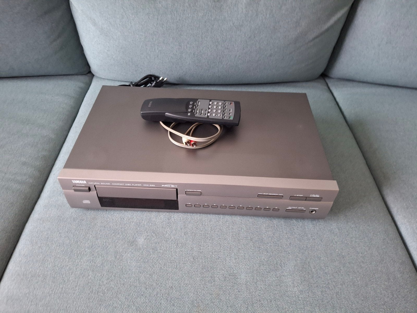 Yamaha CDX-590 PRO-BIT in Titaniumkleur, Audio, Tv en Foto, Cd-spelers, Ophalen, Gebruikt, Overige merken