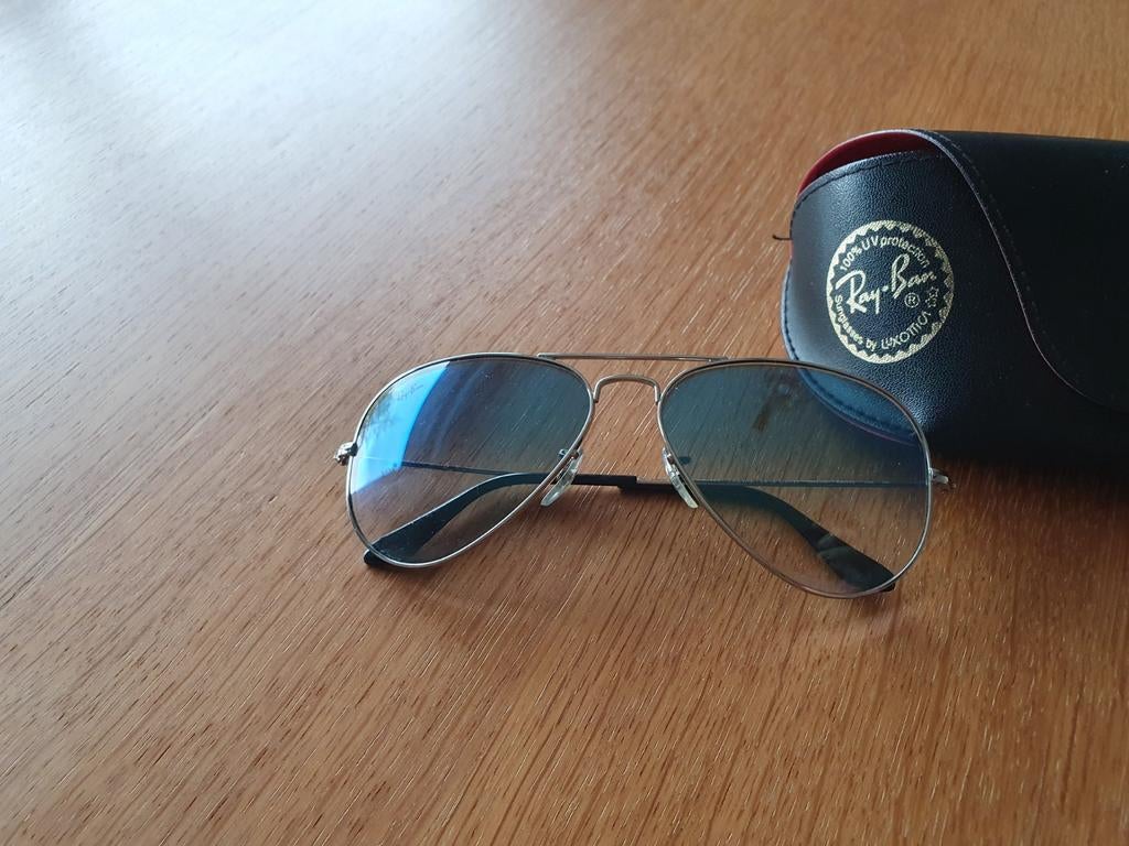 Rayban zonnebril met blauwe glazen, Handtassen en Accessoires, Ophalen, Zo goed als nieuw, Blauw, Zonnebril
