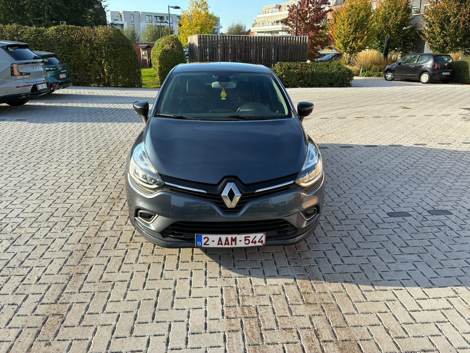 Clio boss edition, 0.9L tc 90pk benzine grijs, Voorwielaandrijving, Bluetooth, Euro 6, Leder en Stof