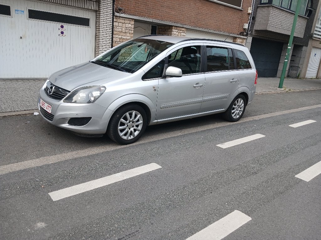 OPEL ZAFIRA, Argent ou Gris, 7 places, Boîte manuelle, Noir