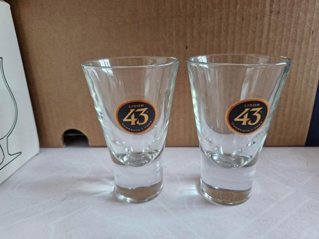 LICOR 43 - 4 stuks - heel mooie staat met gouden logo, Verzamelen, Ophalen of Verzenden, Zo goed als nieuw, Borrel- of Shotglas